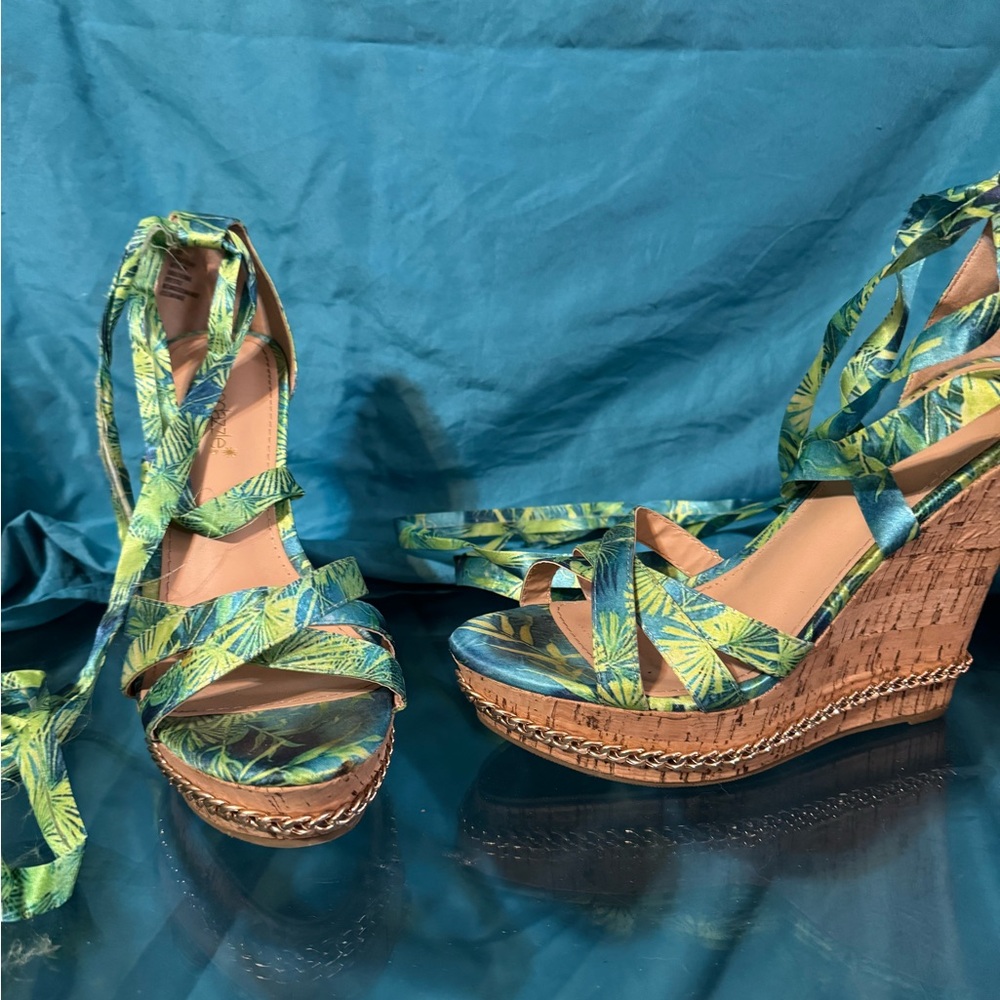 Shoe Dazzle Blue and Green Leaf Print Wedges